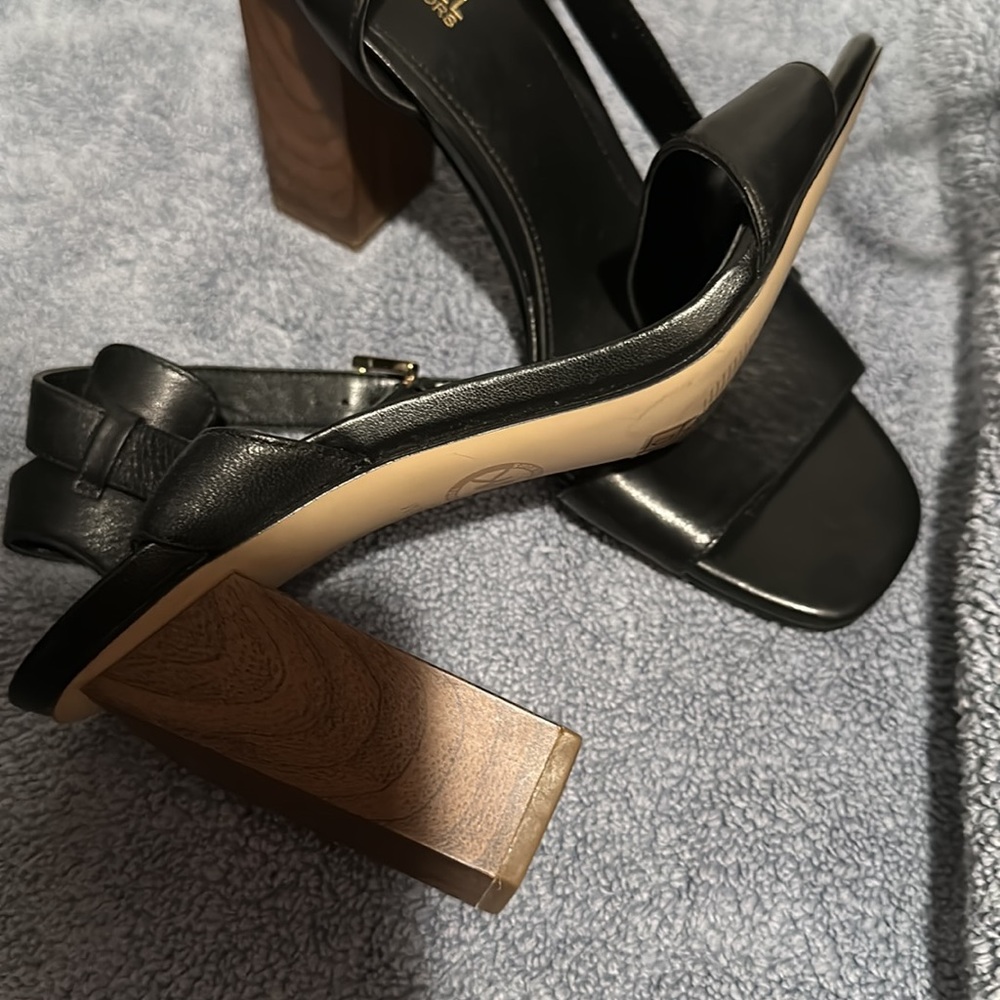 Never worn - Picture 2 of 3